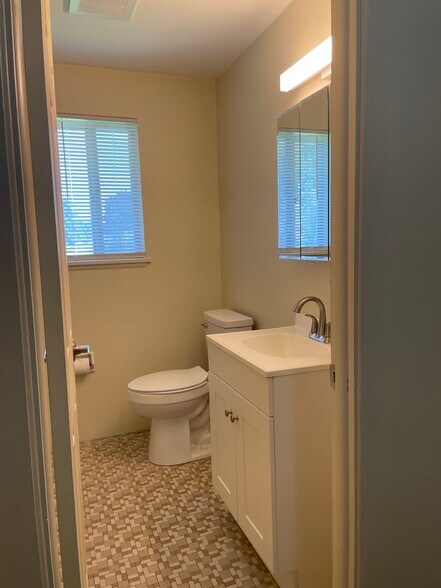 Building Photo - 68 Moxon Dr