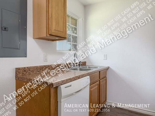 Building Photo - Cozy 2-Bedroom 1-Bath Duplex Unit Availabl...