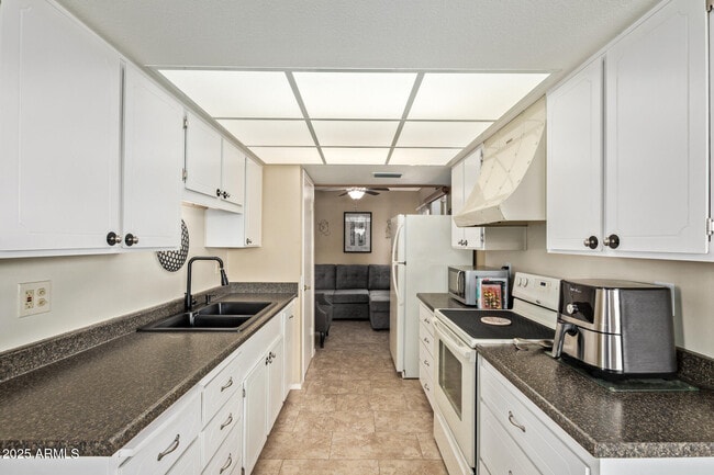 Building Photo - 19446 N Star Ridge Dr