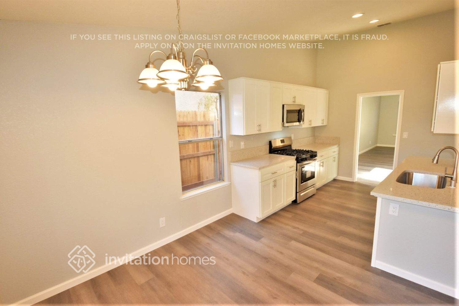 Building Photo - 8121 Pine Oaks Ct