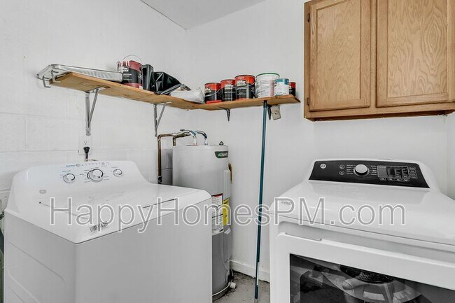 Building Photo - 5737 Dewsbury Ln