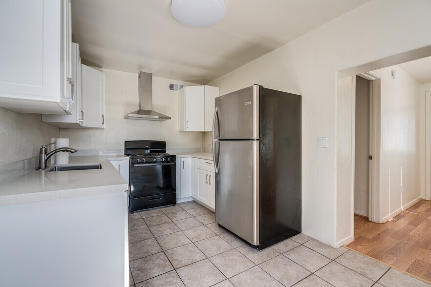 Kitchen - 3138 E Adams St