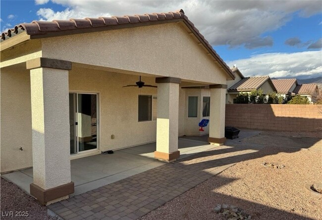 Building Photo - 4399 S Laurel Ln