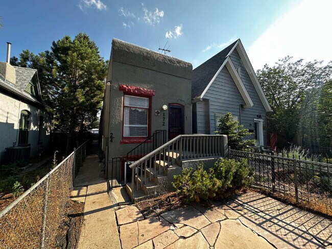 Building Photo - "Charming 1-Bed Oasis in Denver's Heart – Cozy Comforts!"