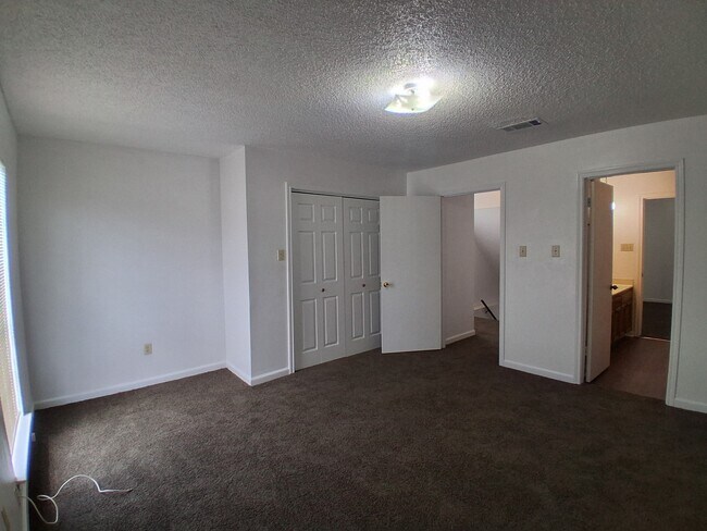 Building Photo - 116 Oak Ridge Ave