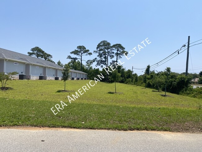 Building Photo - Just 2 miles from Hurlburt Field AFB!