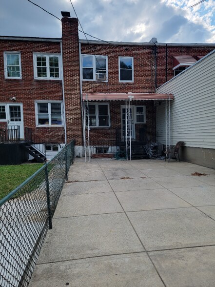 Building Photo - 825 Umbra St