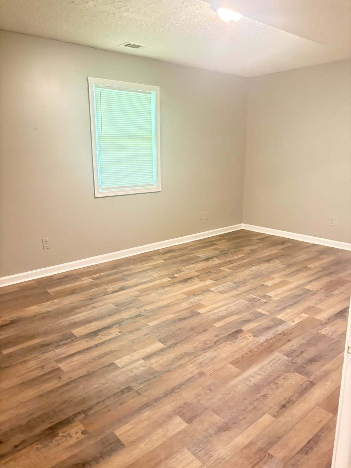 5th bedroom in basement - 6134 Nutmeg Ct SE