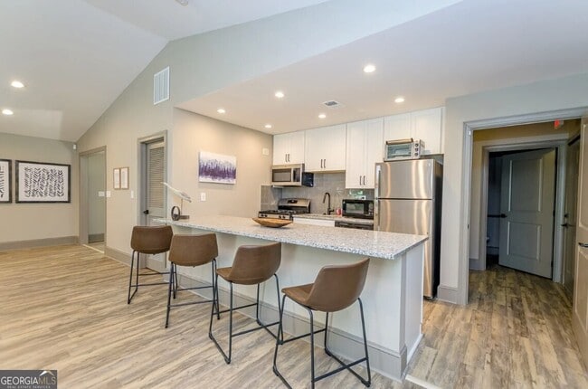 Building Photo - 730 Franklin Dr SE