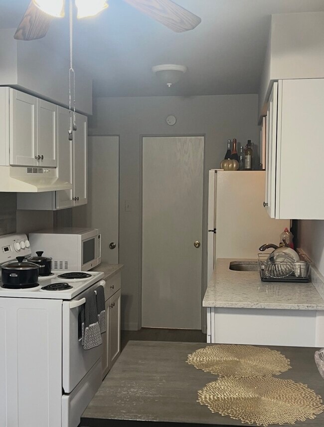 Building Photo - 9110 W 31st St