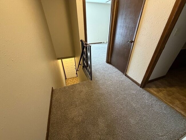 Building Photo - Townhome with a Bedroom Balcony Overlooking Lake Tapawingo