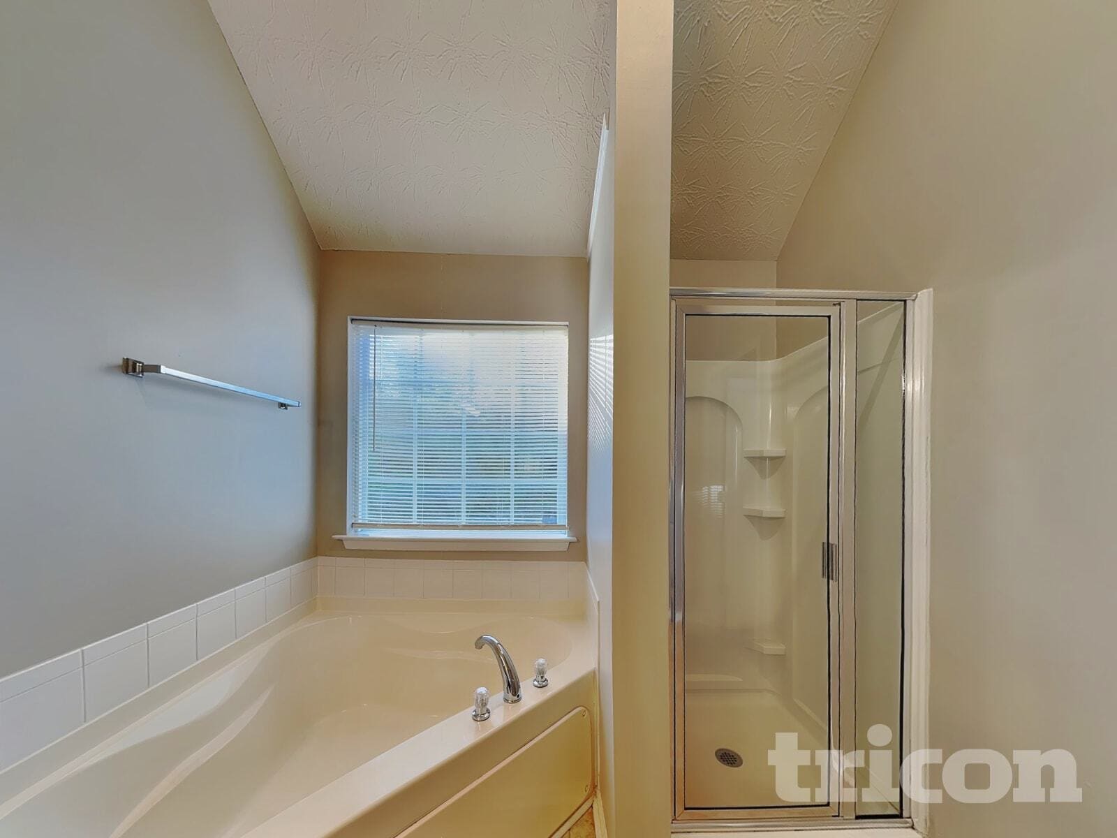 Building Photo - 5005 Eagle Creek Dr