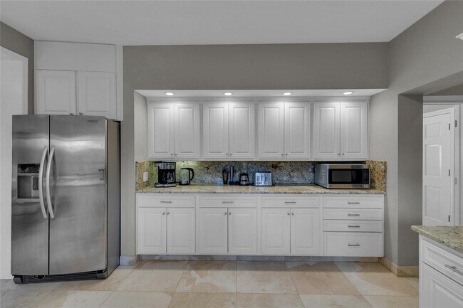 Building Photo - 616 Riviera Isle Dr