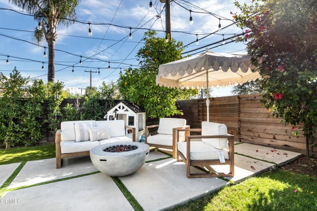 Building Photo - 2960 Royal Oaks Dr