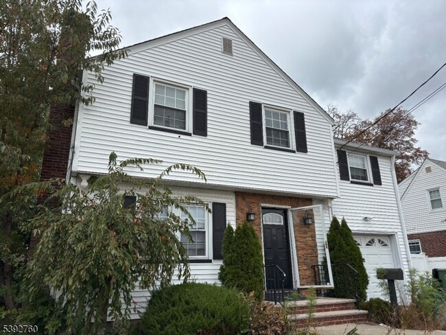 Building Photo - 130 Birchwood Rd