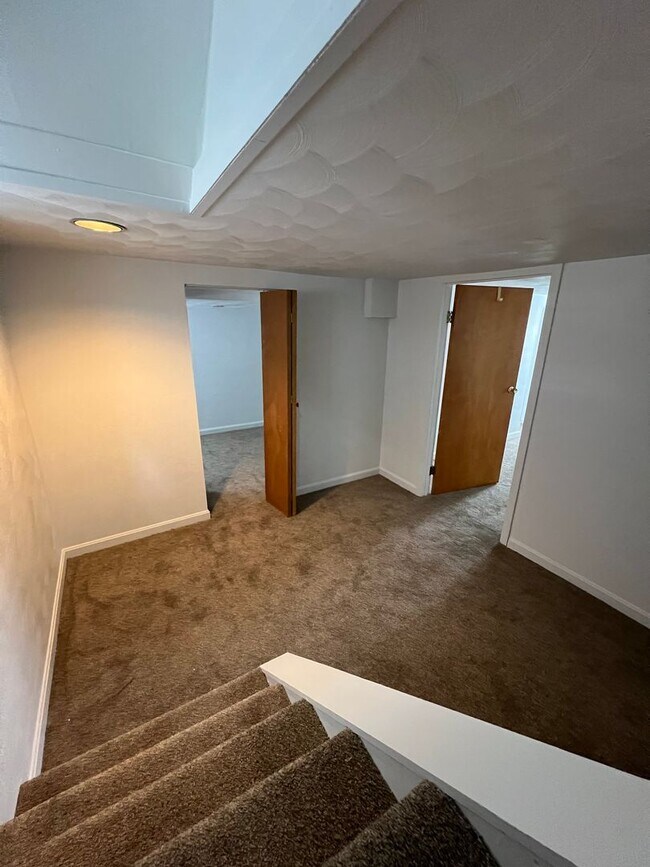 Building Photo - 705 Short St