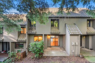 Building Photo - Secluded Lake Oswego Condo at Mountainside...