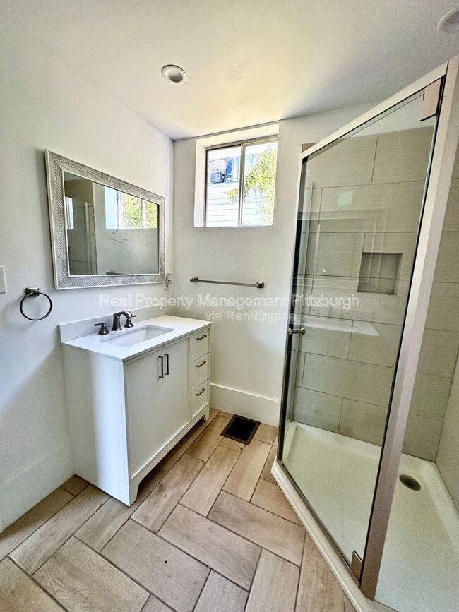 Building Photo - 1379 Paulson Ave