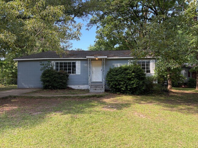 Building Photo - Charming 3BR Cottage with Spacious Master Suite