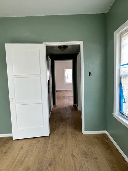 Building Photo - 547 W Olive Ave