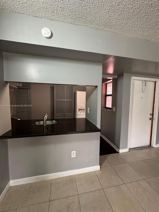 Building Photo - 855 NE 209th St