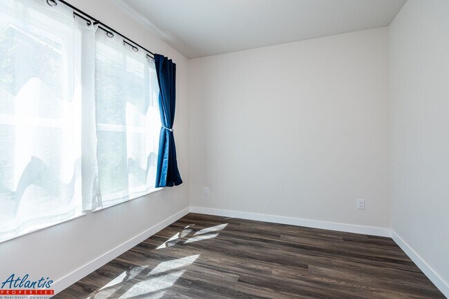Building Photo - Beautiful Home With Stand-Alone ADU | Camb...
