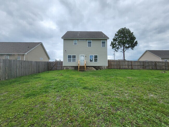 Building Photo - 208 Lockwood Ct