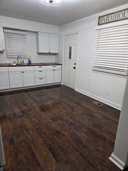 Building Photo - 3608 W 73rd Ct