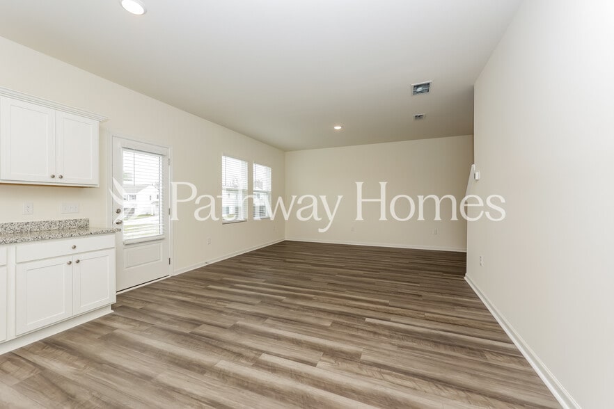 Building Photo - 1071 Large Poppy Dr