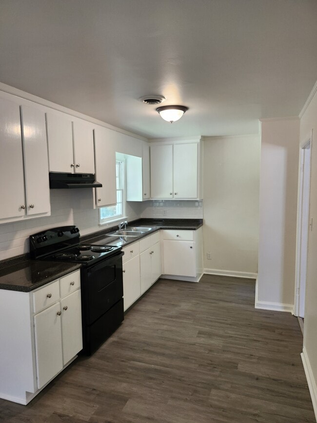 Building Photo - 2142 Tullis Dr