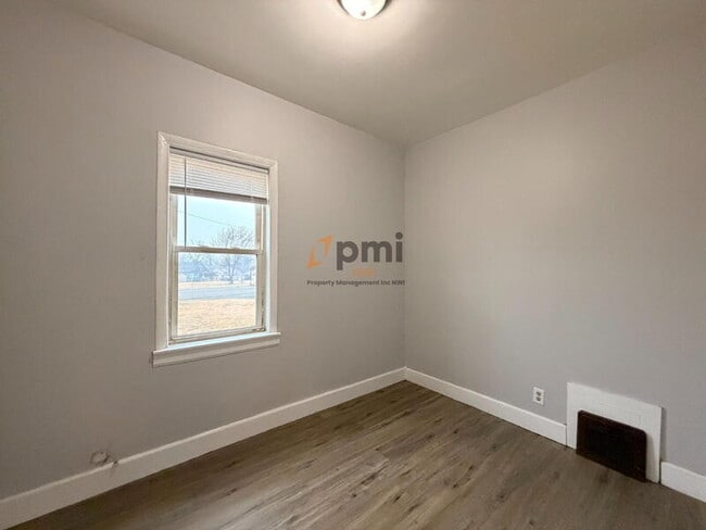 Building Photo - 814 Summer St