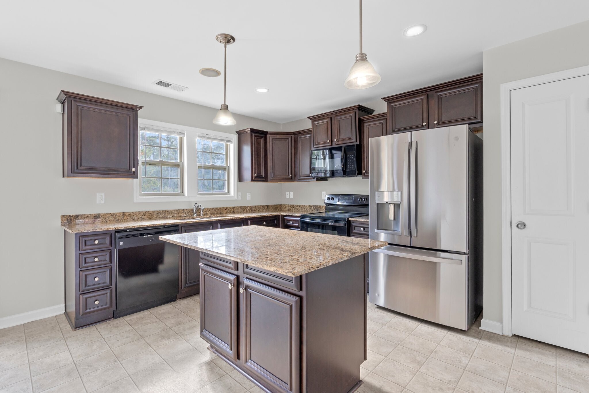 Building Photo - 207 Flinchum Pl