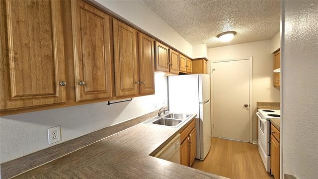 Building Photo - 1605 5th Ave