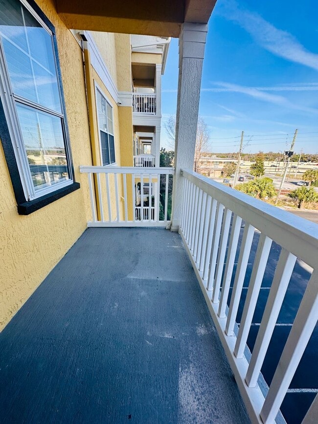 Building Photo - Elegant 1Brm 1Ba wood floors, quartz counters and more!