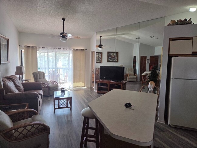 Building Photo - 4915 Casablanca Cir