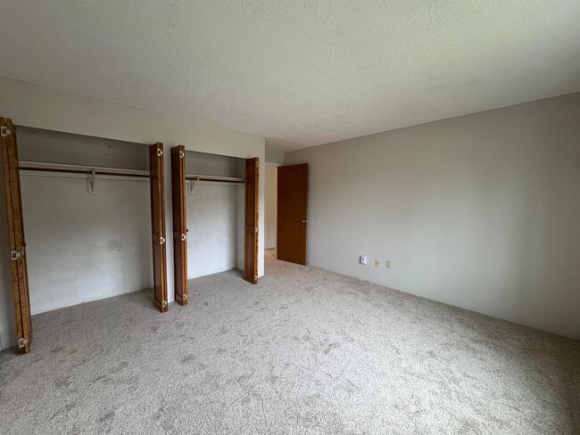 Building Photo - 379 Huse Rd