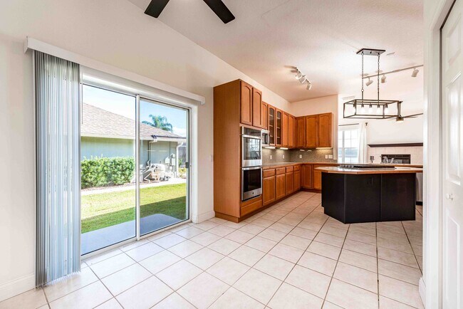 Building Photo - St. Cloud 4 Bedroom, 4 Bathroom Pool Home with Lake View