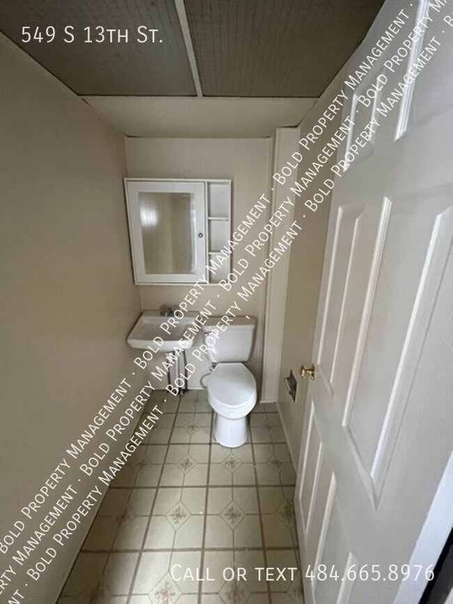 Building Photo - 549 S 13th St