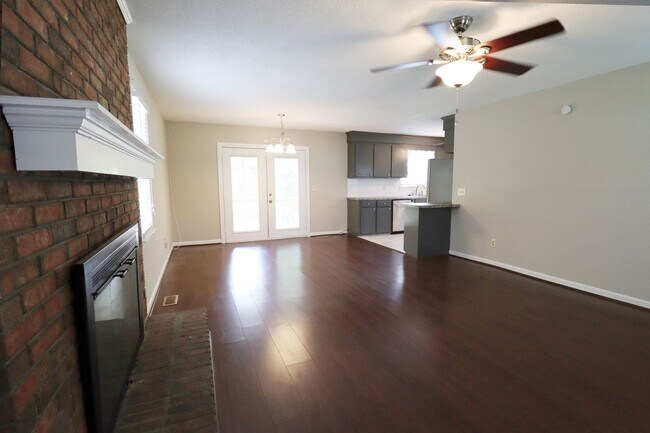 Building Photo - Charming Columbia Home Minutes to Fort Jackson!