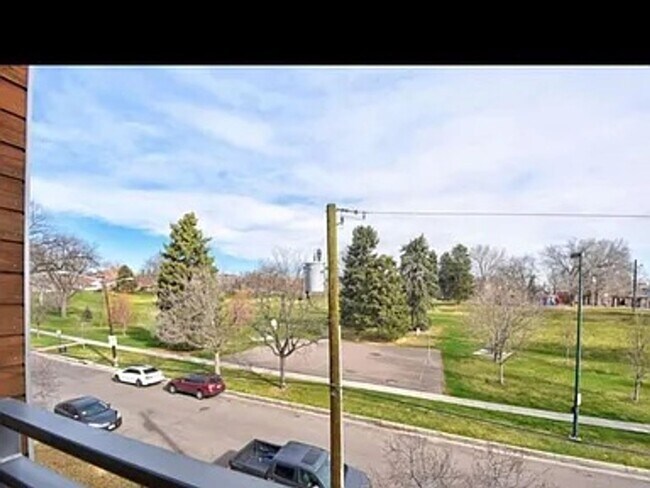 Building Photo - Contemporary Townhome Steps from Jefferson Park & LoHi!!