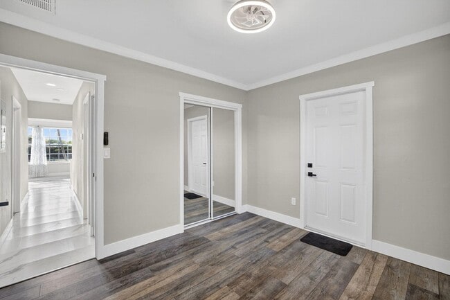 Building Photo - 108 SW 24th Ave