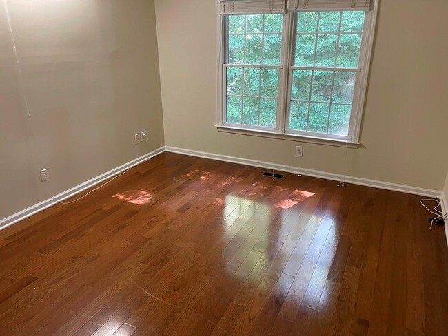 Building Photo - 400 Park Creek Dr