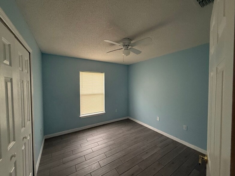 Building Photo - 2349 SW Barber Ln