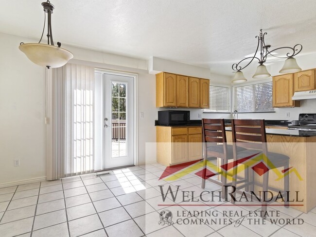 Building Photo - Charming Single-Family Home in Clinton