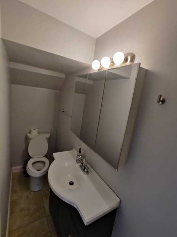 Building Photo - 21 Rossmore St