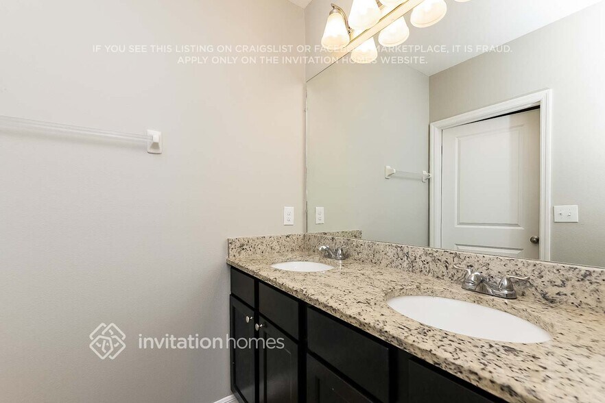 Building Photo - 5009 Blue Willow Wy