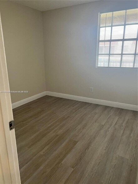 Building Photo - 1263 SW 46th Ave