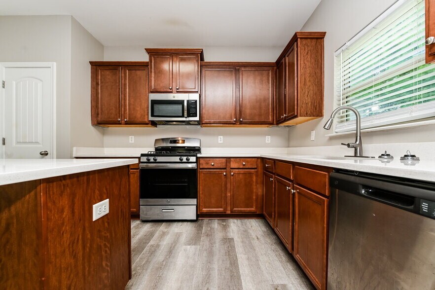 Building Photo - 4325 Comfort Trail