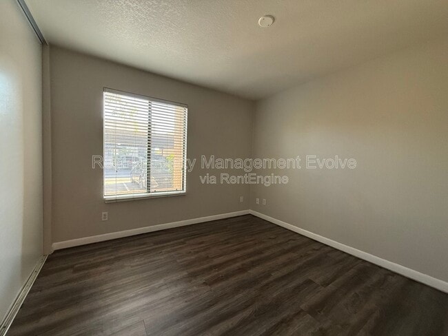 Building Photo - 5995 N 78th St