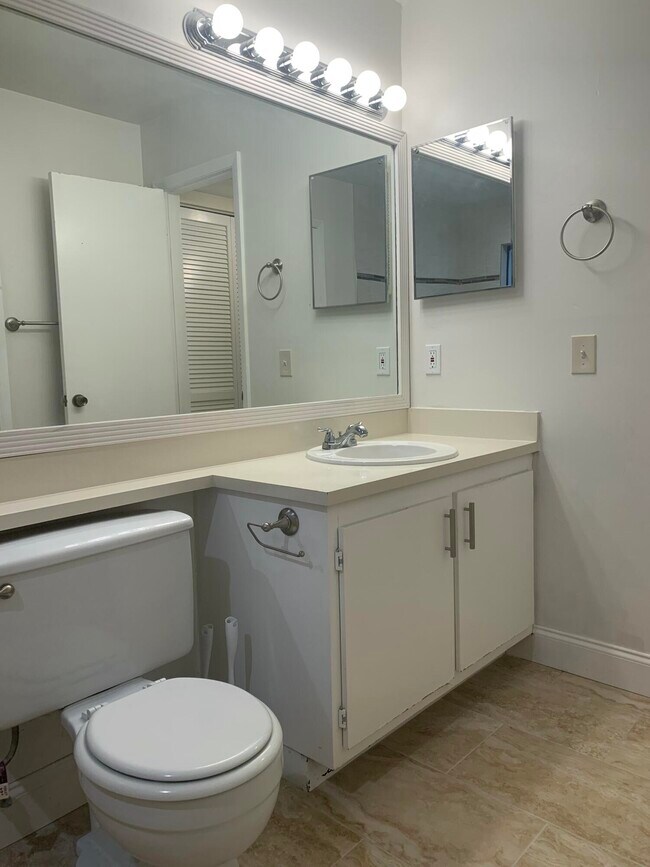 Building Photo - 4212 Palm Bay Cir